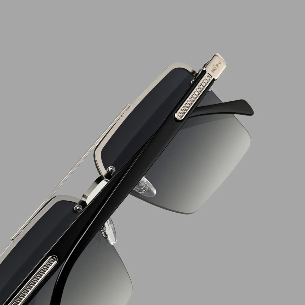 MOONX ICONIC S3 – UV400 Square Metal Frame Sunglasses (Unisex)